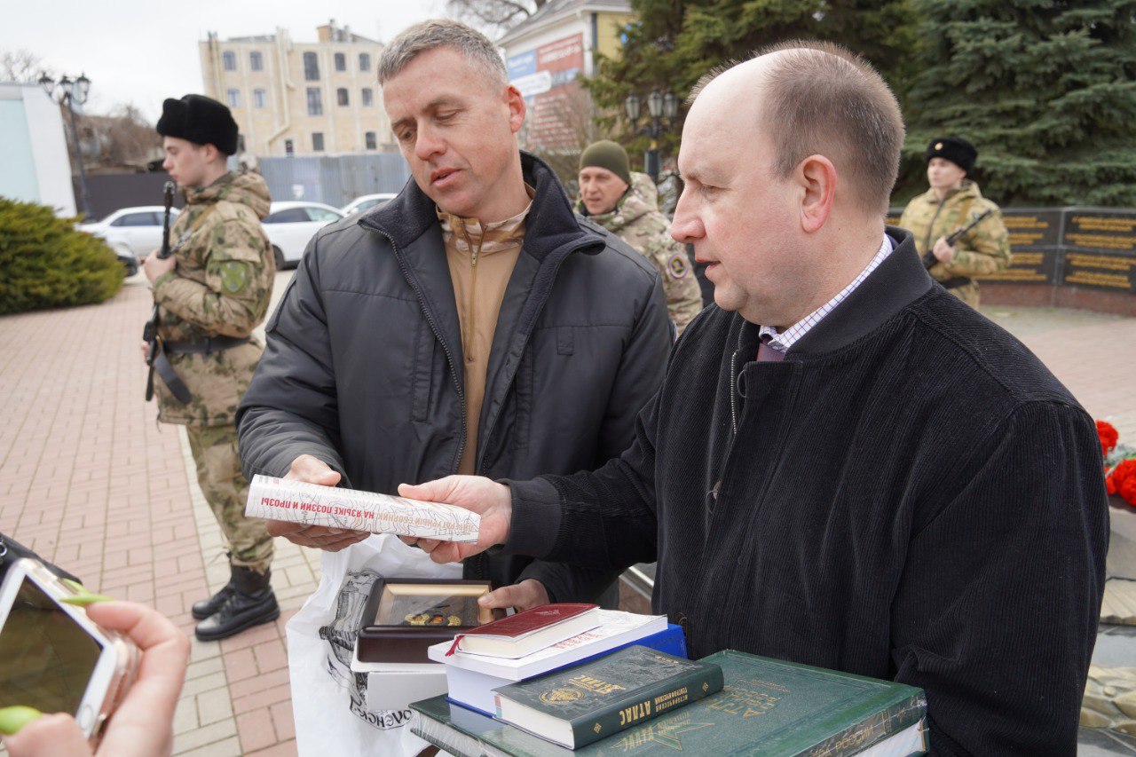 В сквере Славы прошла церемония передачи останков воина Михаила ОРДОВА,  павшего в годы Великой Отечественной войны в городе Керчи | Правительство  Республики Крым | Официальный портал