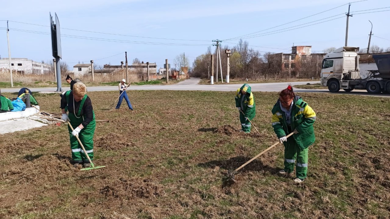 Керченский зеленхоз приступил к весеннему покосу | Правительство Республики  Крым | Официальный портал